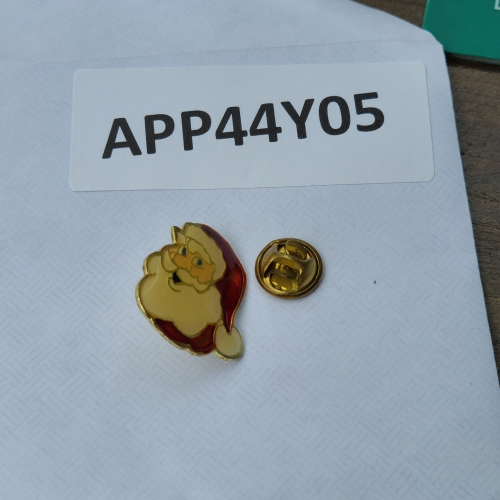 Unique Vintage Santa Claus Pin - Red and Gold - Picture 6 of 7